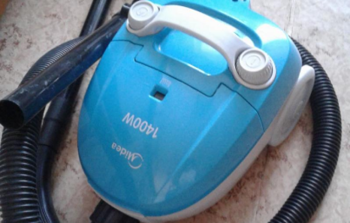 Пылесос Midea, 1400W
